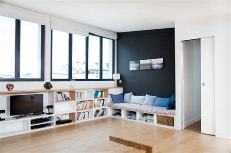 Pour aménager un salon carré, privilégiez un grand canapé d'angle si vous avez une grande famille ! 10 manières d'aménager un coin lecture malin