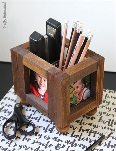 Diy copper wire heart photo holder. DIY Photo Frames: #30 Creative & Easy Picture Frames { Step by Step }