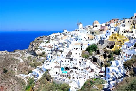 青と白の世界。ギリシャ”サントリーニ島”一度は行ってみたい夢の島。 キナリノ