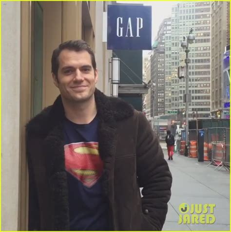 Henry Cavill Wears Superman Shirt In Nyc No One Notices Photo