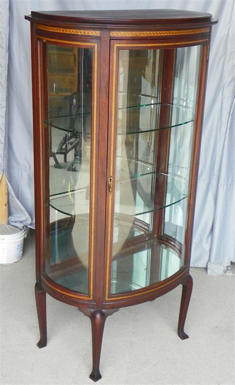 Typically consisting of metal or wood shelves behind glass doors, curio cabinets tend to have glass. Bargain John's Antiques | Antique Mahogany Curio China ...