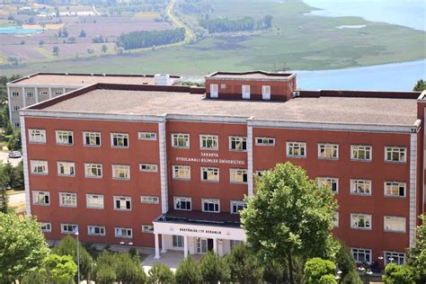 الاختصاصات المتاحة في جامعة سكاريا التطبيقية الدراسة في تركيا