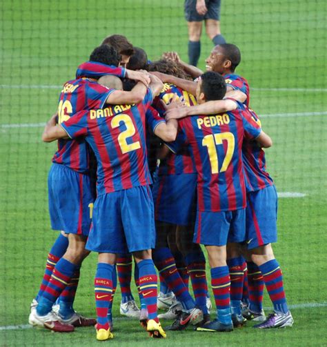 Главное противостояние матча «реал» (мадрид) — «барселона». File:Celebración FC Barcelona - Real Valladolid CF.jpg - Wikimedia Commons