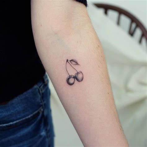 cherry tattoo on the inner forearm tatouages famille tatouages subtils tatouages délicats