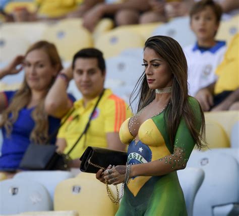 hincha desnuda acapara miradas en final de copa américa entre brasil y perú