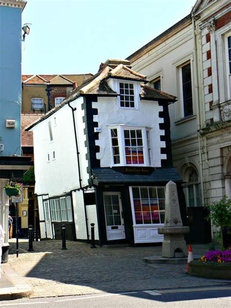 A House With A Twist The Crooked House Of Windsors Colorful History