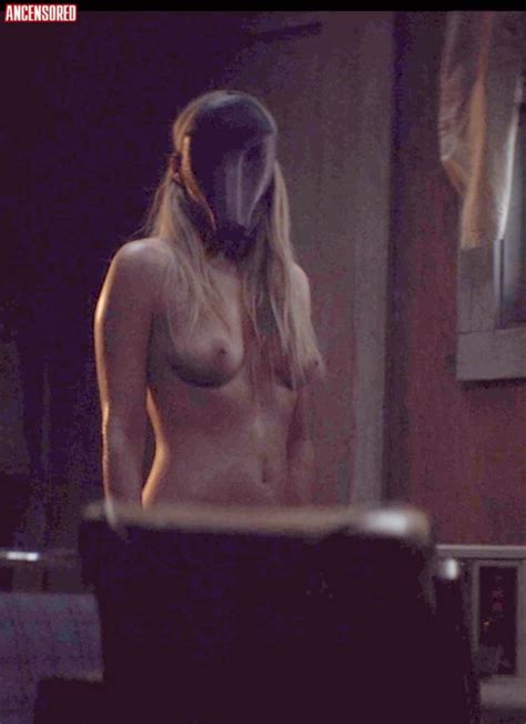 Naked Riley Keough In Hold The Dark