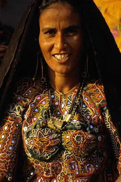 Rabari Woman Photo By Photographer Henrik Pyndt Sorensen Gypsy Women India Traditional Dress