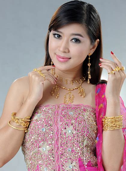 Myanmar Popular Actress Eindra Kyaw Zin New Collection