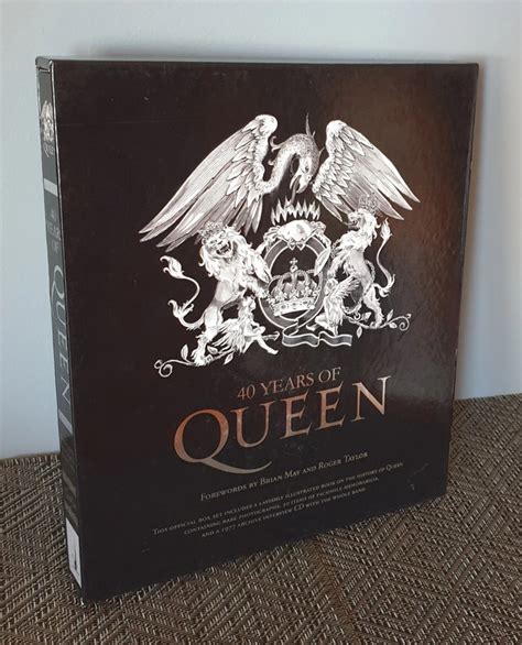 Książka Biografia 40 Years Of Queen With Poster Pierwsze Wydanie Eng