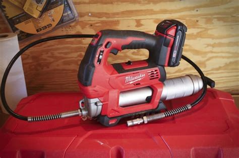 Milwaukee M18 Grease Gun 2646 21ct Review