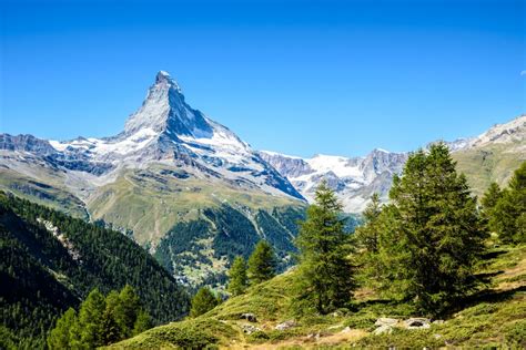 Scenic Flight To Switzerlands Most Famous Mountain The