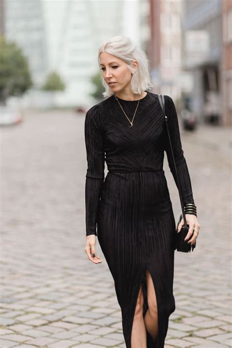 Zara kleider damen • unsere top 5 • vergleich • aktuelle angebote für zara kleider damen vergleichen sie hier die besten zara kleider damen und profitieren sie von den günstigen. zara-plissee-kleid-schwarz-boots-asos-black-allblack ...