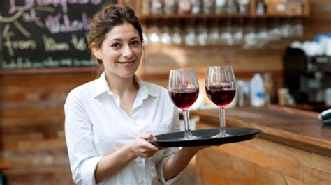 How To Be A Good Waitress 9 Essential Tips To Help You Become An