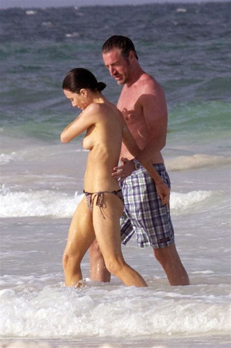 Jaime Murray En Topless En La Playa En M Xico Nuevos Videos Porno