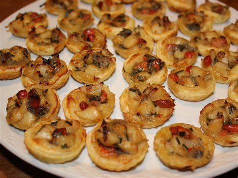 Des idées de quiches, tartes et tourtes salées, plat gourmand, facile à préparer. Assortiments de mini-tartelettes salées | Recette | Noix ...