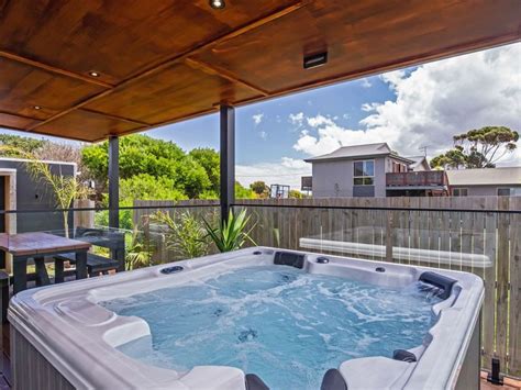 In 16th century england the old roman ideas of medicinal bathing were revived at towns like bath. Hawaii Outdoor Spa - Endless Spas