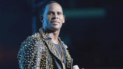 R Kelly Arrested On Federal Sex Crime Charges In Chicago Youtube