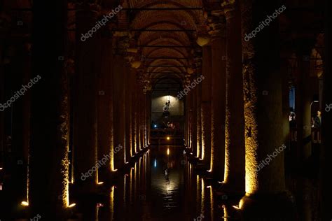 La Cisterna Basílica Yerebatan Sarayi o Yerebatan Sarnici es la cisterna antigua más grande