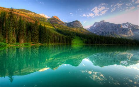 Canada Yoho Lac Forêt Montagnes Arbres Réflexion Fonds Décran