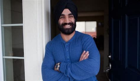 Captain Simratpal Singh Is The First Sikh American To Be Allowed To Wear His Turban And Beard