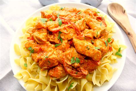 Add the sour cream, paprika and salt, stirring to combine. Chicken Paprika (Hungarian Chicken Paprikash) - The ...