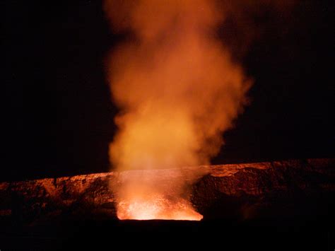 Huge, new magma chamber detected beneath Kilauea | Science Buzz