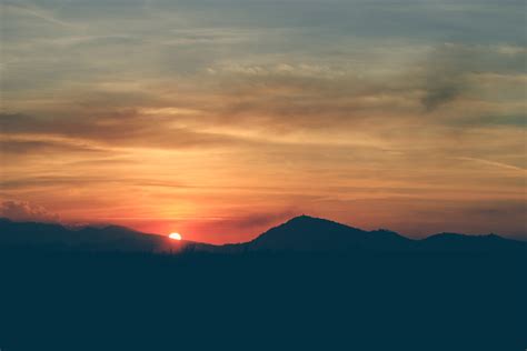 Gambar Pemandangan Horison Gunung Awan Matahari Terbit Matahari