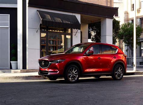 Edmunds Compares 2021 Mazda Cx 5 And Nissan Rogue Suvs Bench Best