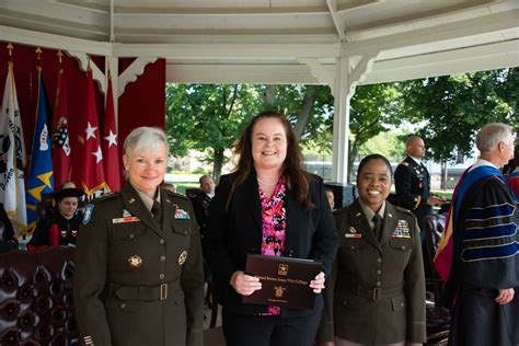 Dvids News Erdc Employee Graduates From Us Army War College