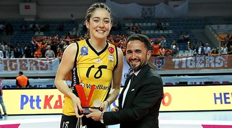Zehra güneş is a turkish female volleyball player. Zehra Güneş: "Şampiyonluk için çok mutluyum" - Sultanlar ...
