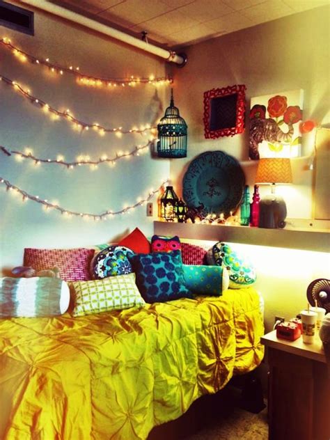 Maybe you would like to learn more about one of these? 30 Christmas Lights Decorations For Bedroom You Can Try ...