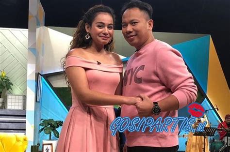 Gosip artis hari ini mengejutkan begini perlakuan bella pada istri baru engku emran viral. Gosip Artis | Gosip Artis Terbaru | Gosip Artis Hari Ini