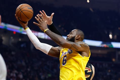 Donovan Mitchell Lifts Cavaliers Past Lebron Lakers As Anthony Davis Leaves Early