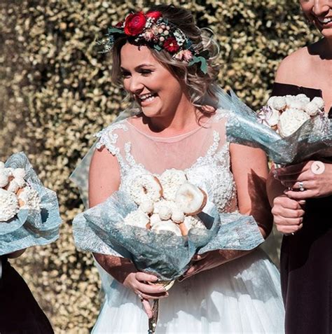 This Bride Carried A Bouquet Of Doughnuts Instead Of Flowers Tlcme Tlc