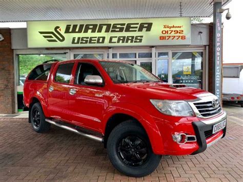 2015 65 Toyota Hilux D 4d 171 Invincible X Red Manual Diesel Two Tone