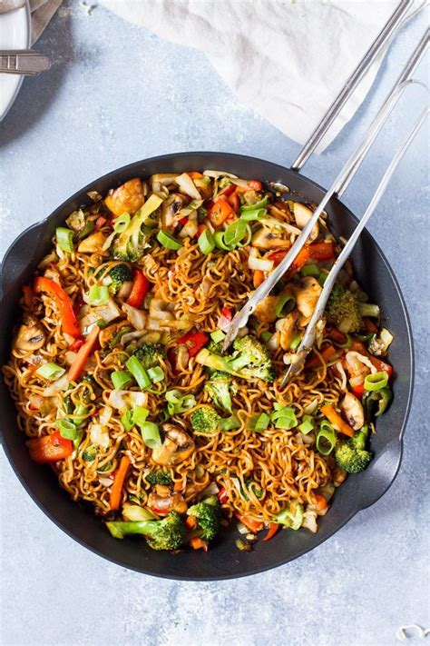 Prep time 5 minutes cook time 15 minutes Easy 20 Minute Vegetarian Lo Mein | Recipe | Vegetarian lo ...
