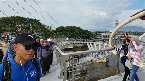 Darul hana bridge, kuching, during sunset. Darul Hana Pedestrian Bridge @ Kuching Waterfront - YouTube