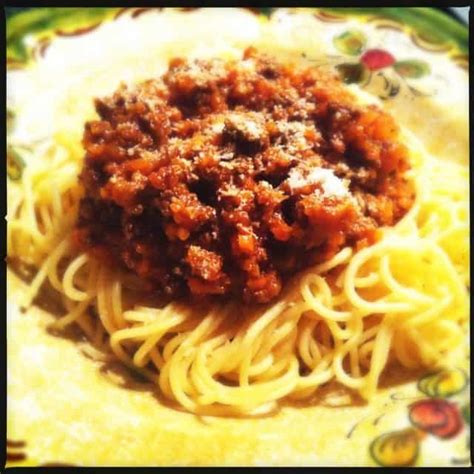 Voor de echte italiaanse spaghetti al ragù neem je de tijd. Spaghetti al ragù - Francesca Kookt