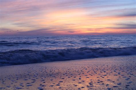 Early Morning Sunrise At The Beach Fotografias De Stock E Mais