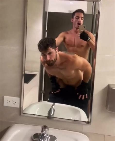 Morbazo Hot Guys In Bathroom