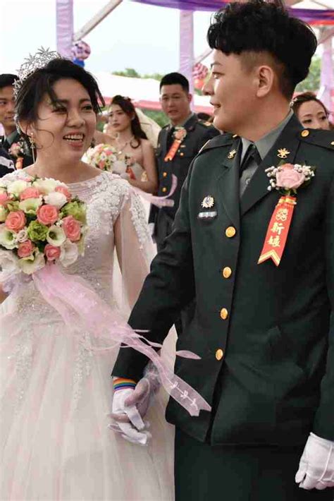 These Taiwanese Same Sex Couples Have Become The First To Get Married