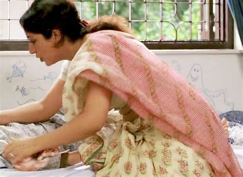 Hot Milf Aunty Tisca Chopra Navel Fold Caps Taare Zameen Par Bollywood Movie Side Navel Boob
