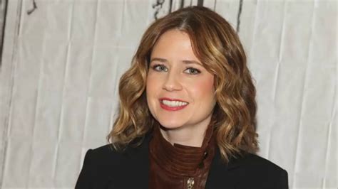 11 Years Later Chilis Officially Lifts Ban On Pam Beesly Youtube