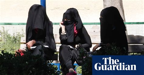 Double Layered Veils And Despair Women Describe Life Under Isis