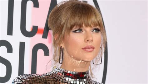 Taylor Swifts Top 10 Best Red Carpet Looks