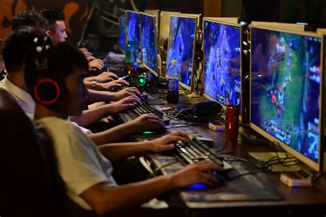 Three Hours A Week Play Times Over For Chinas Young Video Gamers Reuters