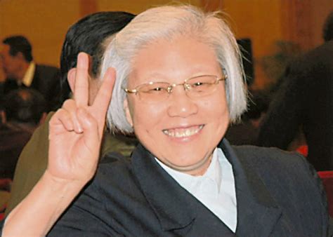 Mao zedong, known also as chairman mao, was a chinese communist political and military leader who founded the people's republic of china through his victory in the chinese civil war, unifying the country for the first time since the qing dynasty fell in 1911. 毛澤東御用女翻譯 王海容病逝終年79歲 - 光明日报