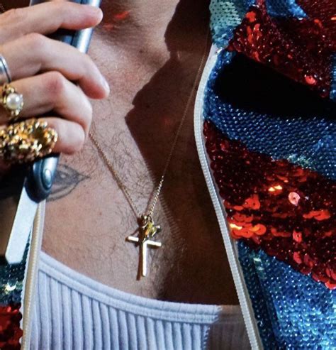 َ on twitter harry styles iconic gucci banana necklace 🍌