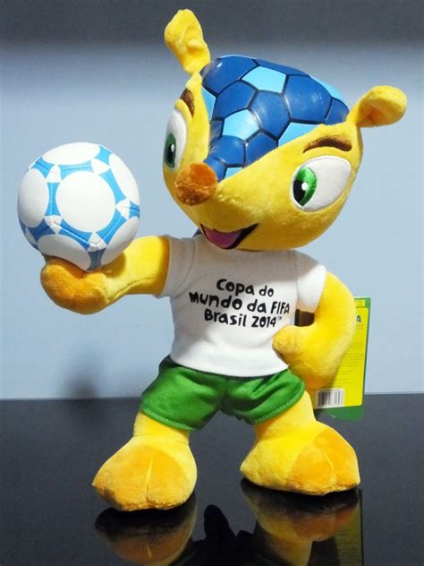 Mascote das olimpíadas, olimpiadas tokyo 2021, someity, miraitowa, mascote das olimpiadas. Boneco Fuleco Mascote Copa Brasil 2014 Futebol Tatu Bola G ...